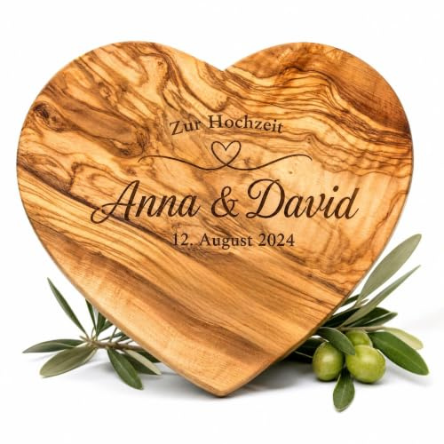 Schneidebrett in Herzform personalisiert, Olivenholz - Rustikales Olivenholzbrett mit Gravur als individuelles Geschenk zur Hochzeit