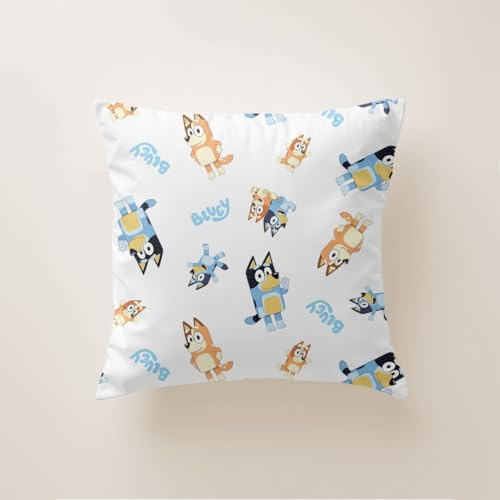 BOHEME | Cojín Infantil de BLUEY con Relleno 45x45 cm | 100% Algodón Half Panamá| Extrasuave e Hipoalergénico | Cierre con Cremallera Invisible | Diseño Oficial y Colorido