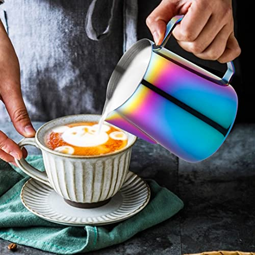 Rolin Roly Bricco Per Latte In Acciaio Inox Caffè con Scala Espresso Pitcher 12oz/350ml Coffee Jugs Barista Cucina Casa Craft Latte Schiuma Brocca Milk Pitcher (Colorful)