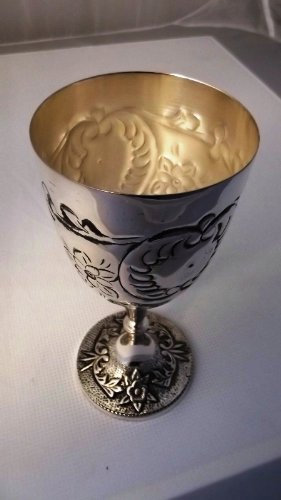sehr schöner Weinbecher Weinkelch versilbert mit Reliefs von Antik 2000
