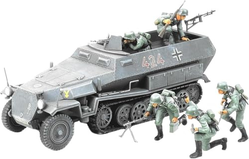 German Hanomag Sd.Kfz.251/1 Military 1:35 Plastic Model Assembly Kit