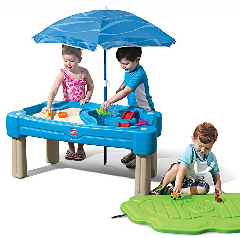 Step2 Cascading Cove Sand & Wassertisch mit Sonnenschirm | Wasserspieltisch für Kinder in Grün | Wasserspielzeug / Sandtisch für den Garten