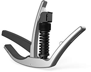 D'Addario Capo – NS artist-för 6-strängade elektriska och akustiska gitarrer med en hand integrerad plektrumhållare för mikrostämmare (silver)