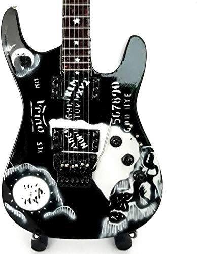Mini-Gitarre, Kirk Hammett, V