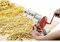Macchina Per Gnocchi E Tagliatelle Manuale. In Acciaio Cromato E Plastica Certificata Per Uso Alimentare. Veloce Da Montare E Smontare, È Pratica Anche Per Essere Pulita: Non Ha Bisogno Di Prodotti Chimici Nè Di Lavastoviglie. Grazie Alla Trafile Incluse
