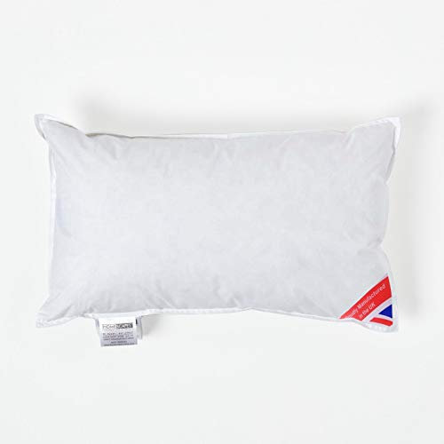 Homescapes Kissenfüllung, 30 x 50 cm, kleines Füllkissen mit 100% Entendaunen-Füllung, Daunenkissen, ideal als Schlafkissen oder als Füllung für Sofakissen/Zierkissen