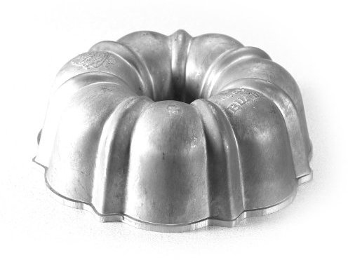 Nordic Ware Commercial Cast Baby Bundt Pan, Non-Stick Aluminium Cake Tin, Superior Heat Conductivity, Premium Bakeware Made in the USA, Silver