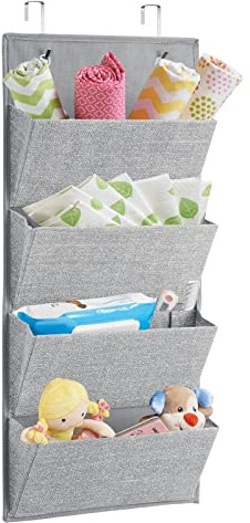 mDesign Schrank - Organizer aus Stoff zur Wandmontage oder Hängen über die Tür für Handtaschen, Spielzeug, Baby-/Kinderkleidung - 4 Taschen, Grau