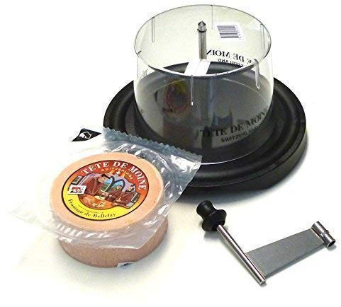 Girolle Schweizer Käsehobel Tradition mit Haube und halber Laib Tete de Moine Käse