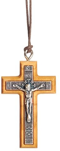 NazarethFairTrade Collier crucifix en métal avec croix en bois d'olivier fait à la main à Nazareth, cadeaux pour hommes, femmes, garçons, filles, baptême, Alpha Omega, bijoux chrétiens de Terre Sainte