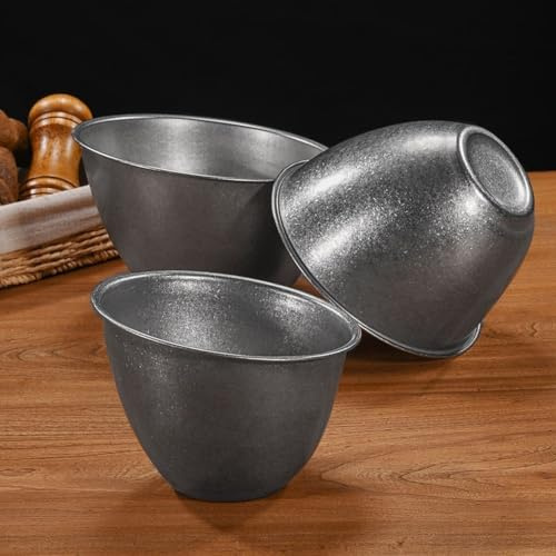 Bol à laitue en acier inoxydable à base épaisse avec aspect vintage et bord incliné pour servir la salade durable dans les barbecues et les environnements domestiques (19 cm)