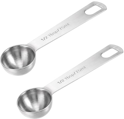 2 cucharas medidoras de 1/2 cucharada, cucharaditas de acero inoxidable (7,5 ml), cuchara de café y cuchara medidora, utensilios de cocina de metal para cocinar y hornear
