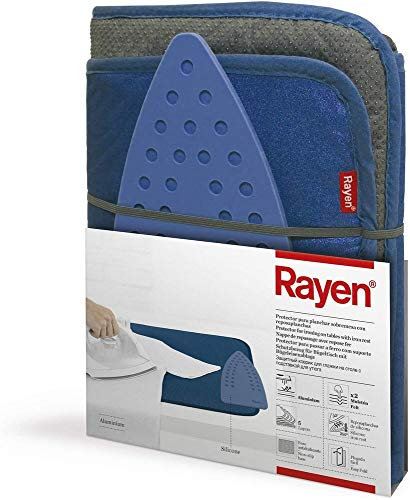 Rayen | Protezione per stiratura su tavolo con supporto per piastra | Base antiscivolo | Spazio minimo ripiegato | Ideale per i viaggi | Misure: 90 x 55 cm