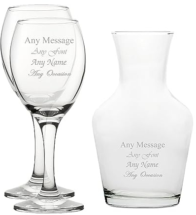 Lot de 2 verres à vin pur et carafe à vin de 500 ml - Personnalisable avec n'importe quel message pour toute occasion - Stylisez à partir d'une variété de polices - Boîtes cadeaux incluses - Gravure