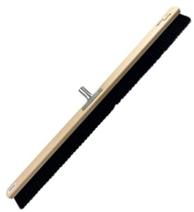 Synx Tools Robuster Hausbesen 80 cm Stabiler mit 150 cm Stiel Industriebesen Straßenbesen Hallenbesen Gartenbesen staubbindender Besen aus Holz, Kehrbesen und Stubenbesen innen, weiche Borsten