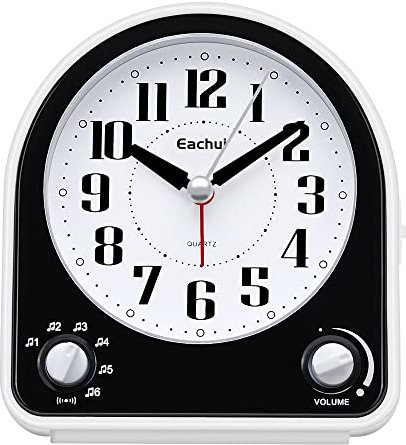 Eachui Analog Wecker mit 7 Alarmtöne, Nachtlicht, Snooze, Kein Ticken, Geräuschlos mit Einstellbare Lautstärke, Batteriebetrieben