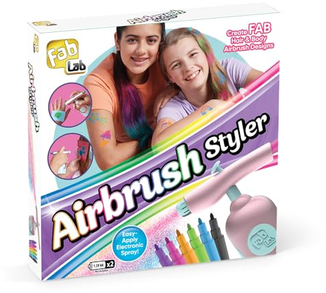 FabLab Airbrush-Styler, Erstellen Sie tolle Haar- und Körperdesigns, inklusive kosmetischen, sicheren Tintenstiften, Schablonen und Umhang, Batterien Nicht im Lieferumfang enthalten, ab 8 Jahren