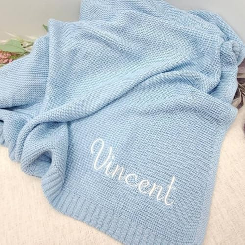 Weiche Strick-Babydecke mit besticktem Namen, personalisierte Namensdecke für Babypartys, Neugeborene, Kindergärten, Kinderwagen, Autositzdecke (Hellblau, 80 x 100 cm)