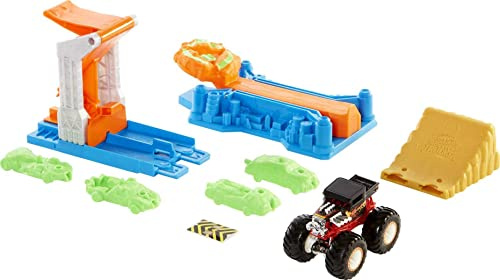 Hot Wheels -Playset Monster Trucks Lancia e Colpisci, con Lanciatore, 4 Macchinine Incidentate e Veicolo Monster Truck, Giocattolo per Bambini 4+ Anni, GVK08
