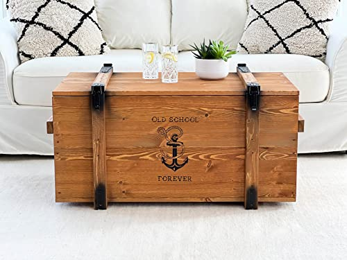 Uncle Joe´s Truhe Old School Couchtisch Truhentisch im Vintage Shabby chic Style aus Massiv-Holz in braun mit Stauraum und Deckel Holzkiste Beistelltisch Landhaus Wohnzimmertisch Holztisch nussbaum
