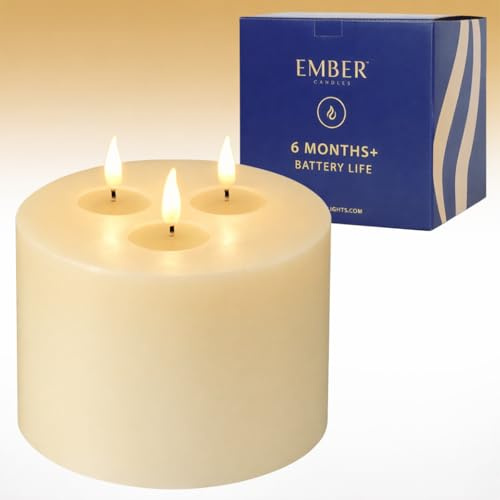 Ember Candles™ 13 cm x 15 cm Elfenbeinfarbene Drei-Dochte-LED-Flackerkerze mit Batterie – 100% echtes Wachs, ultra-realistisch, flammenlos, handgegossenes Design, 6-Stunden-Timer für sichere