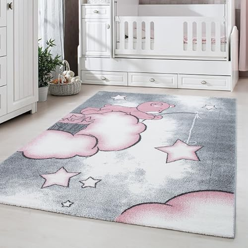 Carpetsale24 Kinderteppich Niedlicher Bär Rosa 140x200 cm – Großer Teppich fürs Mädchenzimmer – Kuschelig & Kindgerechtes Design