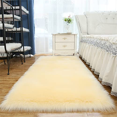 Luxuriöser Kunstfell-Teppich für Schlafzimmer und Wohnzimmer, Dekoration, weicher, flauschiger Fell-Teppich, waschbar, zotteliger Teppich mit rutschfester Unterseite, 100 x 200 cm (Gelb)