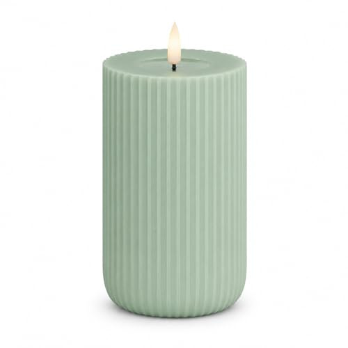 ReWu Deluxe Homeart Shape Gerillte LED Kerzen, Salbei Grün, 8 x 12,5 cm | Fernbedienbar, Timer, 400h Batterielaufzeit, Sicher & Rauchfrei