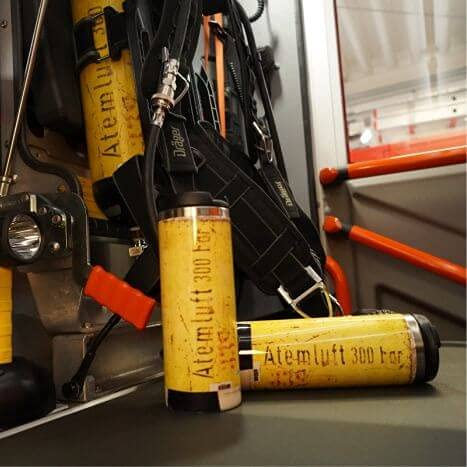 Thermobecher FEUERWEHR Atemluft 300bar 350ml Feuerwehr Atemluftflaschendesign Thermoskanne von Roter Hahn 112, Gelb Silber