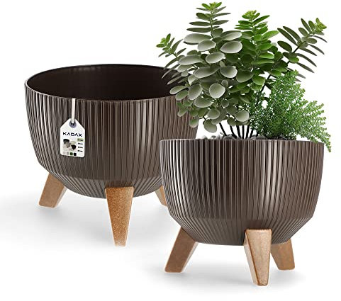 KADAX Maceta Decorativa de Plástico con Soporte Integrado, Macetero con Tres Patas de Imitación Madera para Interior y Exterior (Marrón, 24 cm)
