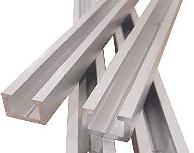 Lot de 4 profilés en C en aluminium M8 + accessoires 55 pièces + mètre ruban en acier + lisseur argenté (1 m).