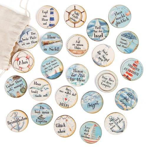 Kleine Holztaler mit Sprüchen, 24 Stück: Maritime Holz-Glückstaler Beschriftet, Motivationssteine-Set Maritim, Mit Stoffsäckchen, Als Deko & Glücksbringer, Geschenke Glück Klein, Maritimdeko, Ø 4 cm