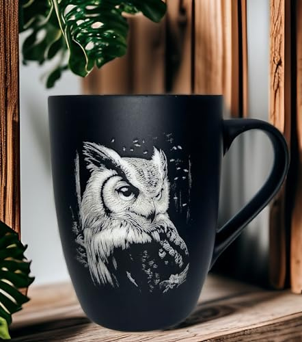 Lasergravur-Shop24 Tasse mit Gravur/auf Wunsch auch mit Text/gummierte Oberfläche/Personalisiert/Geschenk/mit Verschiedenen-Motiven in Geschenkverpackung, Jagd (Eule)