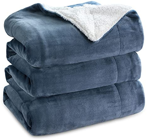 Bedsure Manta Cama - Manta Cama Polar Reversible de Franela y Sherpa, Manta Sofa Grande Gruesa 220x240 cm de Microfibra Suave y Borreguito, Azul Pizarra