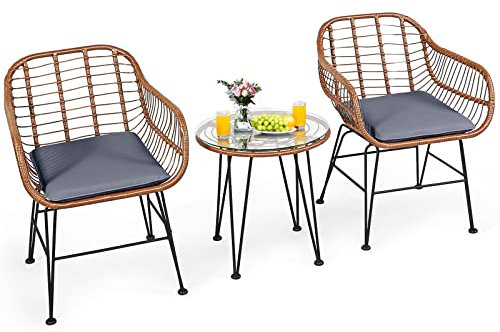 GOPLUS 3-teiliges Gartenmöbel-Set, Modernes Bistro-Set mit 2 Korbsesseln und Beistelltisch mit Glasplatte, Allwetter-Rattanmöbel-Set für den Außenbereich mit Kissen für Garten, Veranda, Balkon, Pool