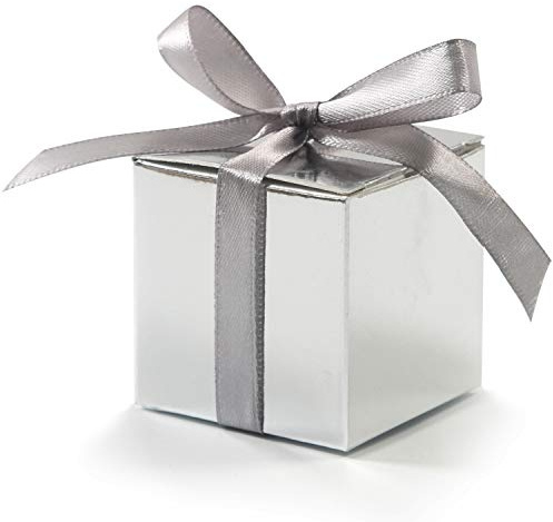 KPOSIYA 100 Stück Gastgeschenkboxen 2 x 2 x 2 Zoll Süßigkeitenschachteln Metallic Silber Geschenkboxen mit Bändern für Hochzeit Babyparty Dekorationen Geburtstag Party Supplies (Metallic Silber, 100)