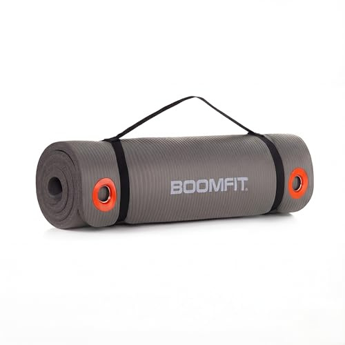 BOOMFIT Esterilla Yoga y Pilates NBR 140x61 cm - Grosor 1,5cm – Colchoneta Fitness de Alta Densidad Antideslizante + Correa Transporte – Protege Rodillas y Articulaciones en Entrenamiento y Gimnasia