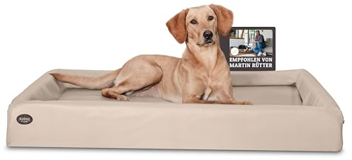 SABRO KUDDE Orthopädisches Hundebett – Martin Rütter – Hochwertiges Kunstleder – Waschbar & Wasserabweisend – Ergonomisch – Premium Haustierzubehör für Mittelgrosse, Grosse Hunde in Beige