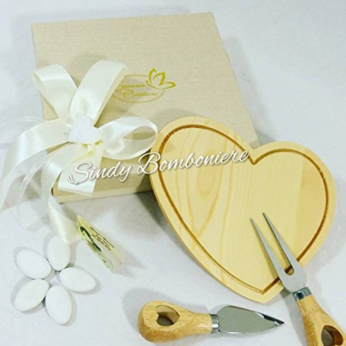 Sindy Bomboniere Bomboniera per Matrimonio Anniversario Tagliere Forma Cuore Coltello Formaggio sposi Nozze Legno (Completa di Materiale per confezionarla)