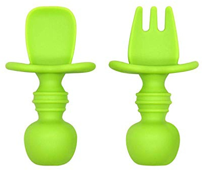 Baby Esslernbesteck | Baby Beißspielzeug - Set aus Baby Löffel und Baby Gabel (WEICH), BPA frei, ohne Melamin, mit Verschluckschutz & ergonomischer Griff, Spülmaschinen geeignet (grün)