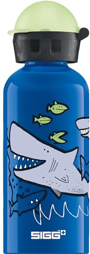 SIGG - Alu Trinkflasche Kinder - KBT Glow Sharkie - Leuchtet im Dunkeln - Auslaufsicher & Bruchsicher - Federleicht - BPA-frei - Klimaneutral Zertifiziert - Sport & Schule - Blau mit Haien - 0,3L
