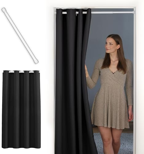 tinycurtains, Thermo Türvorhang mit Teleskopstange, einfache Montage in nur 1 Minute ohne Bohren (Türgardine schwarz H195 x B150 cm + Stange weiß B70-120 cm)