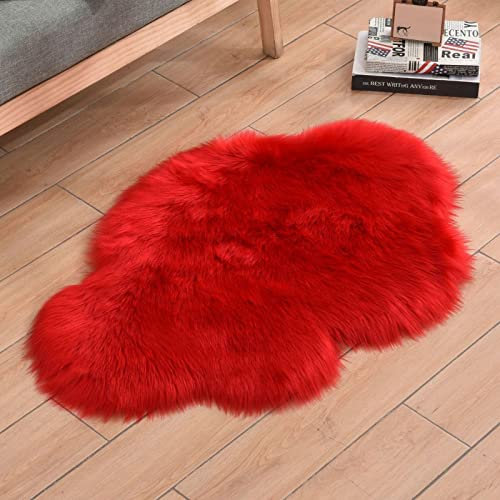 Trayosin Teppich Lammfell Schaffell Imitat Fellteppich für Wohnzimmer Schlafzimmer Deko, Waschbar Kunstfell Teppich Bettvorleger Dekofell für Stuhl, Sofa, Bett (Rot,60x90cm)