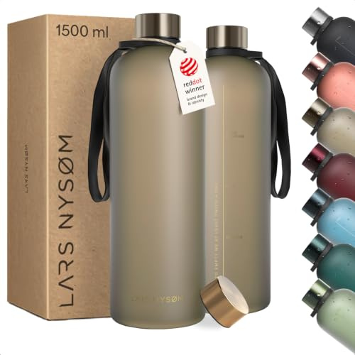 LARS NYSØM Trinkflasche 1 5l | Wasserflasche 1500ml | Ultraleichte Tritan Sport Flasche auslaufsicher, Kohlensäure geeignet - für Sport, Büro, Yoga | 2 Deckel inkludiert (Brown/Gold, XL 1500ml)