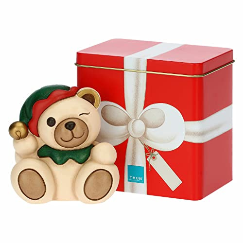 THUN - Natale 2022 - Soprammobile Teddy Elfo in Ceramica Decorata a Mano - Idea Regalo Natale 2022 - con Scatola in Latta - 10x7.5x11.5 cm h