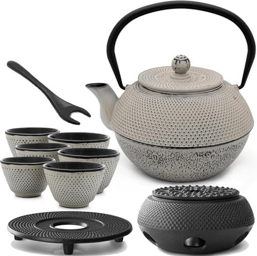 Asia Teekanne Gusseisen Set 1.1 Liter - grauer Teekessel & Edelstahl-Filter für losen Tee & 6 Tee-Becher & Stövchen & Untersetzer & Deckelheber