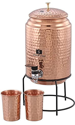 Shankar & sons Yuvika 5 Liter Wasserspender aus gehämmertem Kupfer (Matka/Pot) Behälter Topf mit 2 Kupfergläsern und Ständer, reines Kupfer und ayurvedische gesundheitliche Vorteile (5000ml)