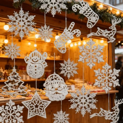 VIKY® 42 Stück Weihnachtsbaum Deko Silber - Schneeflocken Anhänger mit Weihnachtsmann, Rentier, Stern, Socke, Schneemann -4 verschiedene Schneeflocken Designs - Weihnachtsbaumschmuck Christbaumschmuck