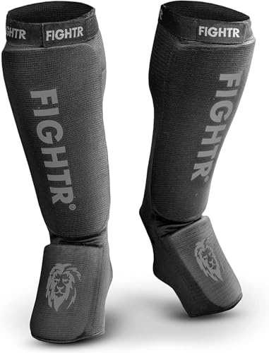 FIGHTR® Schienbeinschoner - mit perfektem Sitz und idealer Polsterung | Schienbeinschutz für Kicks im Kickboxen, MMA, Muay Thai und weitere Kampfsportarten
