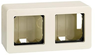 Plinthe avec finition ivoire, conçue pour une installation électrique, idéale pour donner une touche élégante aux murs et protéger le câblage.